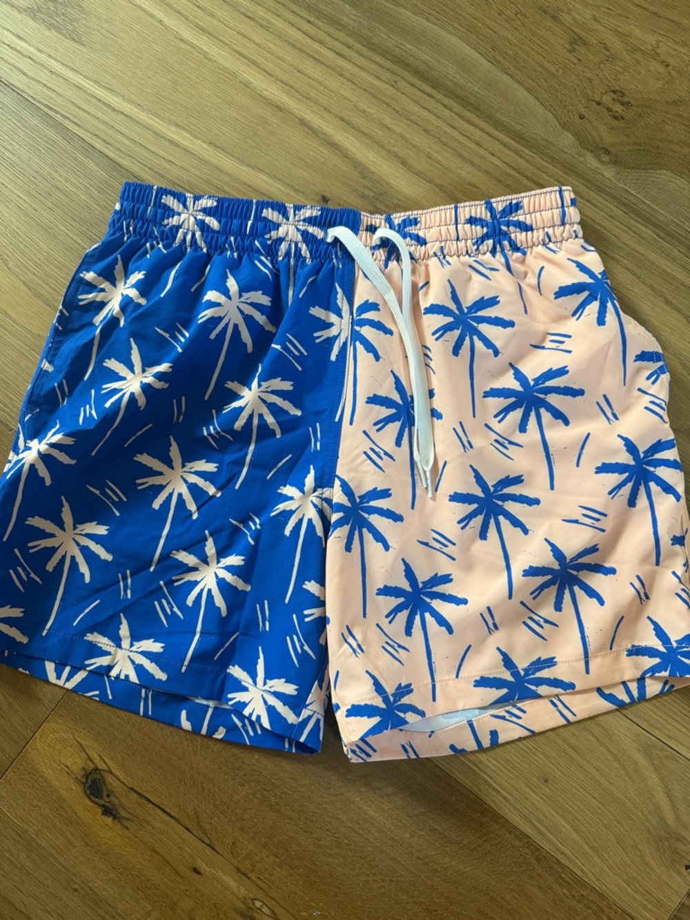 chubbies Blue and Peach Palm-Print Swim Trunks